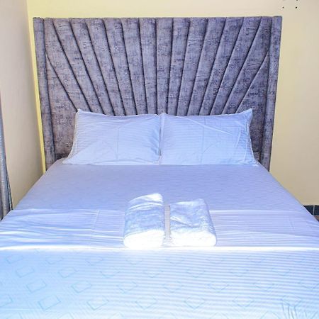 Lux Suites Bamburi Furnished Apartments ภายนอก รูปภาพ