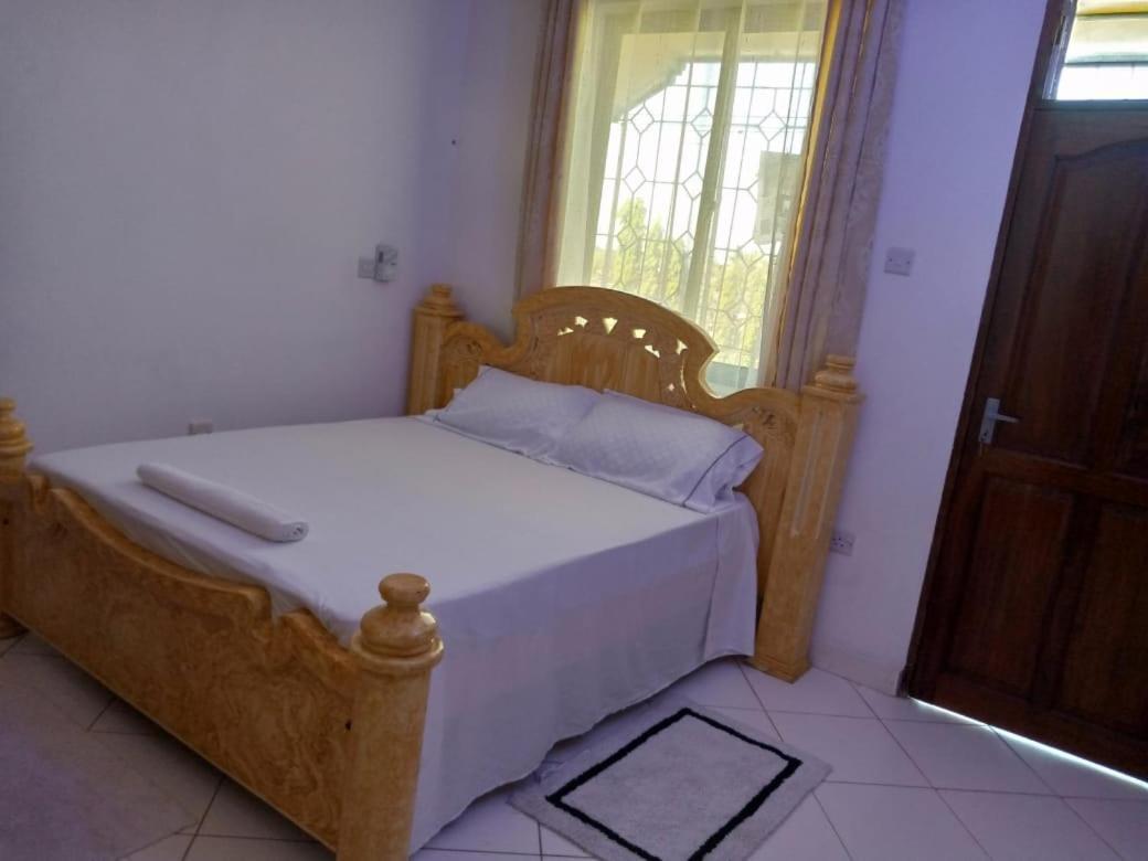 Lux Suites Bamburi Furnished Apartments ภายนอก รูปภาพ