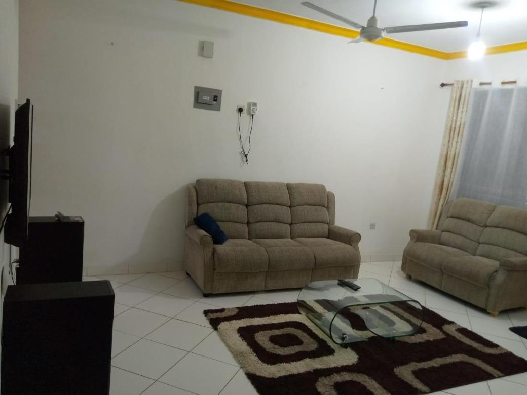 Lux Suites Bamburi Furnished Apartments ภายนอก รูปภาพ