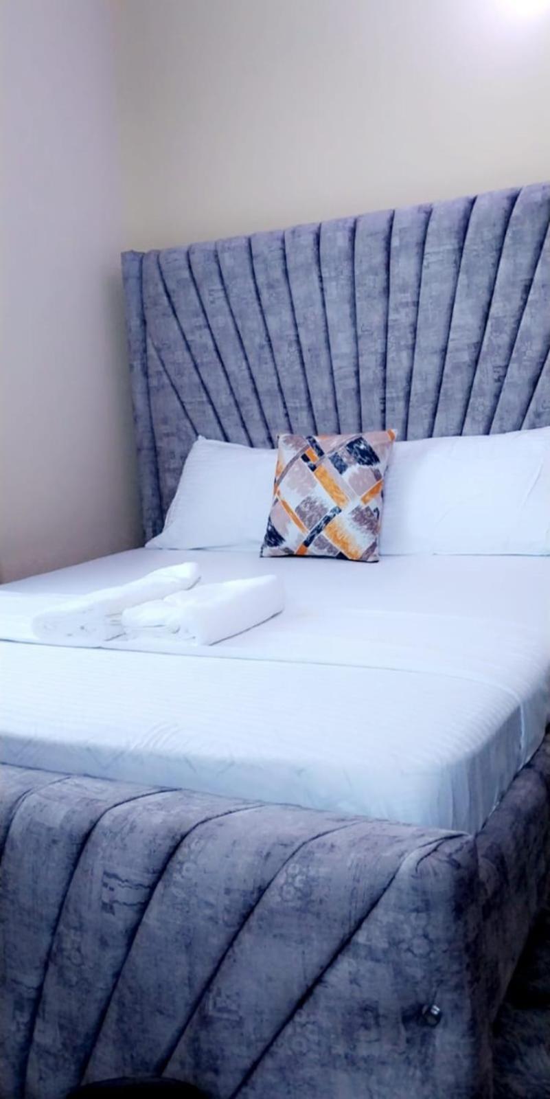 Lux Suites Bamburi Furnished Apartments ภายนอก รูปภาพ