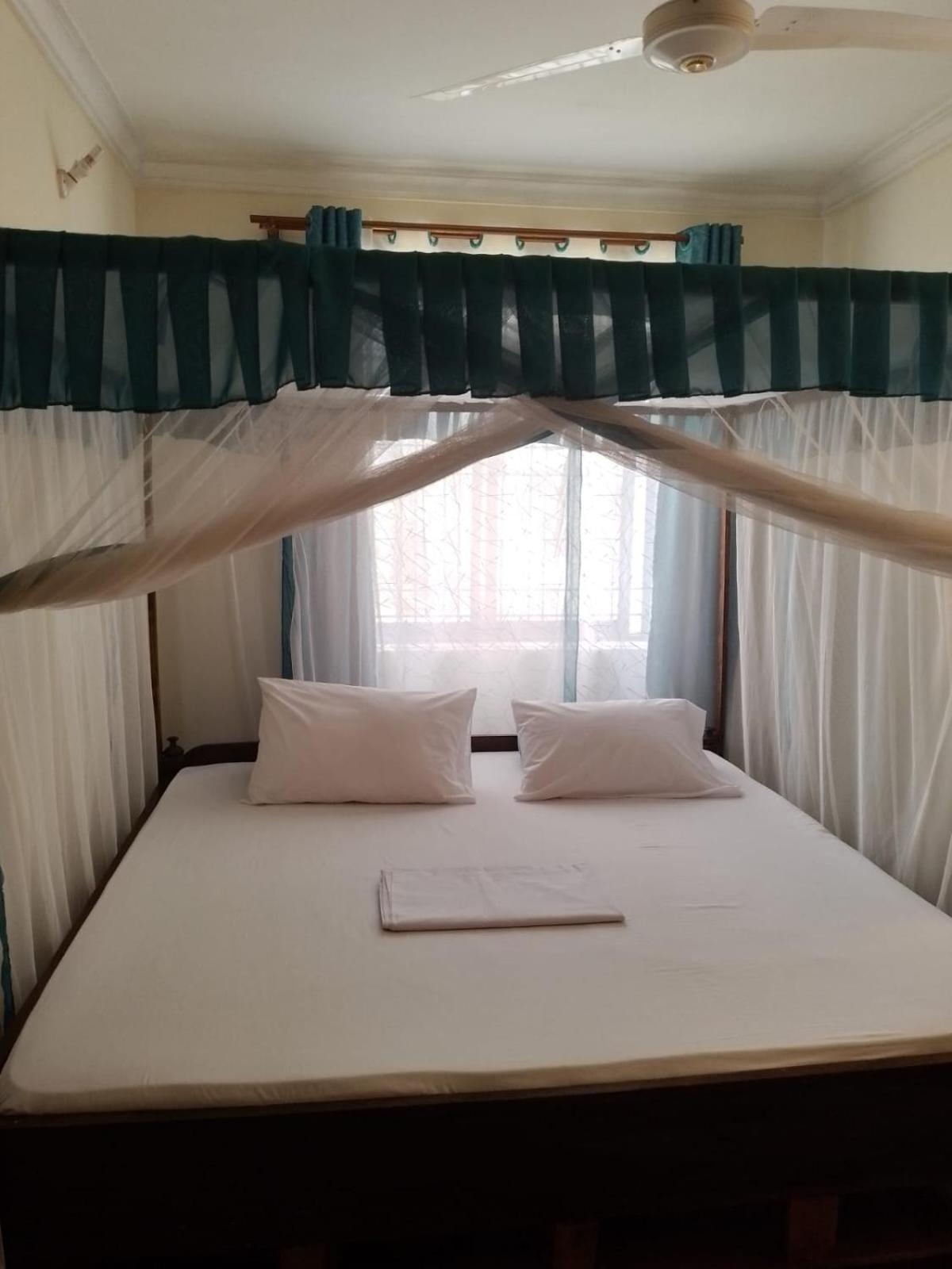 Lux Suites Bamburi Furnished Apartments ภายนอก รูปภาพ